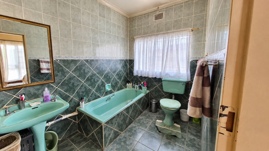 5 Bedroom Property for Sale in Meiringspark North West